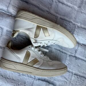 Veja Gold Size 35? Sneaker Womens READ DESCRIPTION